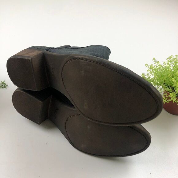 Kensie Gerona Dark Grey Suede Stacked Heel Bootie - Picture 6 of 9